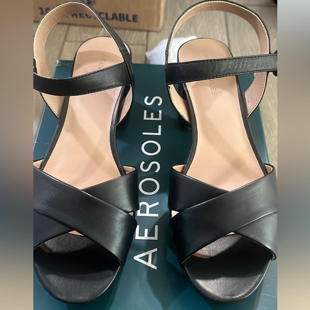 AEROSOLES Elegant Black Cross-Strap Sandals